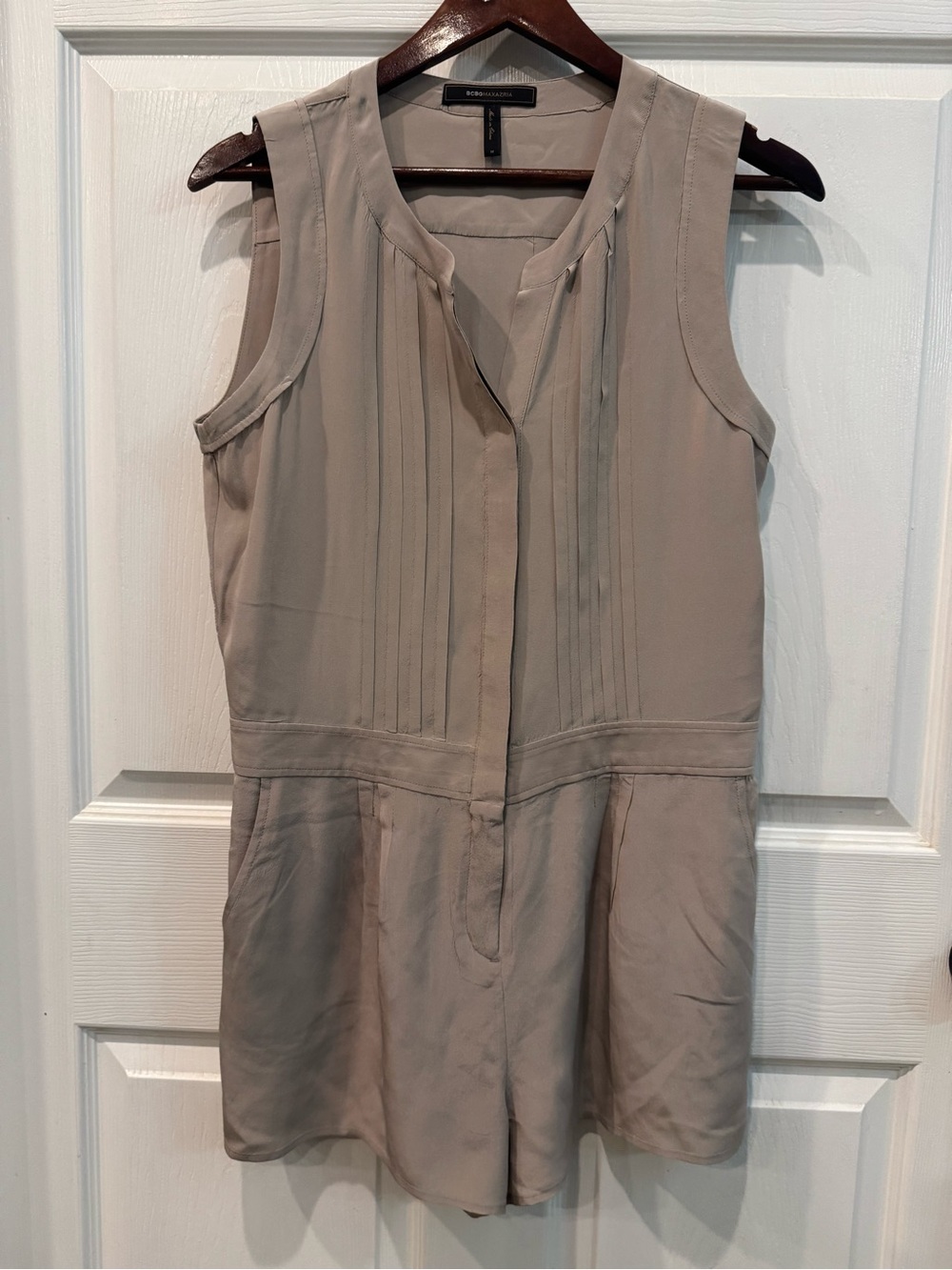 BCBG MaxAzria 100% Silk Hazelnut Sleeveless Pleated Romper Women’s Size Medium